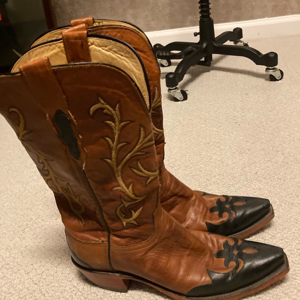 Classic Two-Tone Brown and Black Western Cowboy Boots